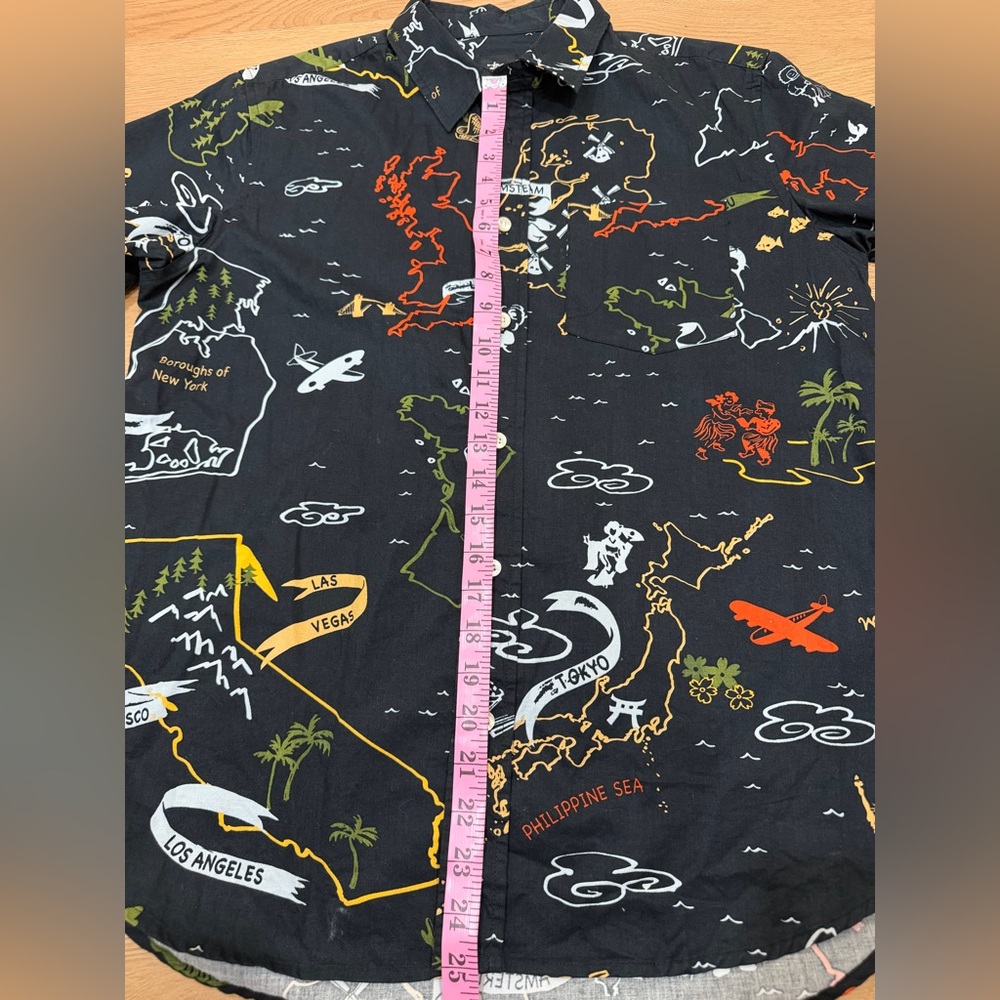 Stussy Map Print Short Sleeve Button Up Shirt Men’s Size M Black Multicolor - Picture 6 of 6